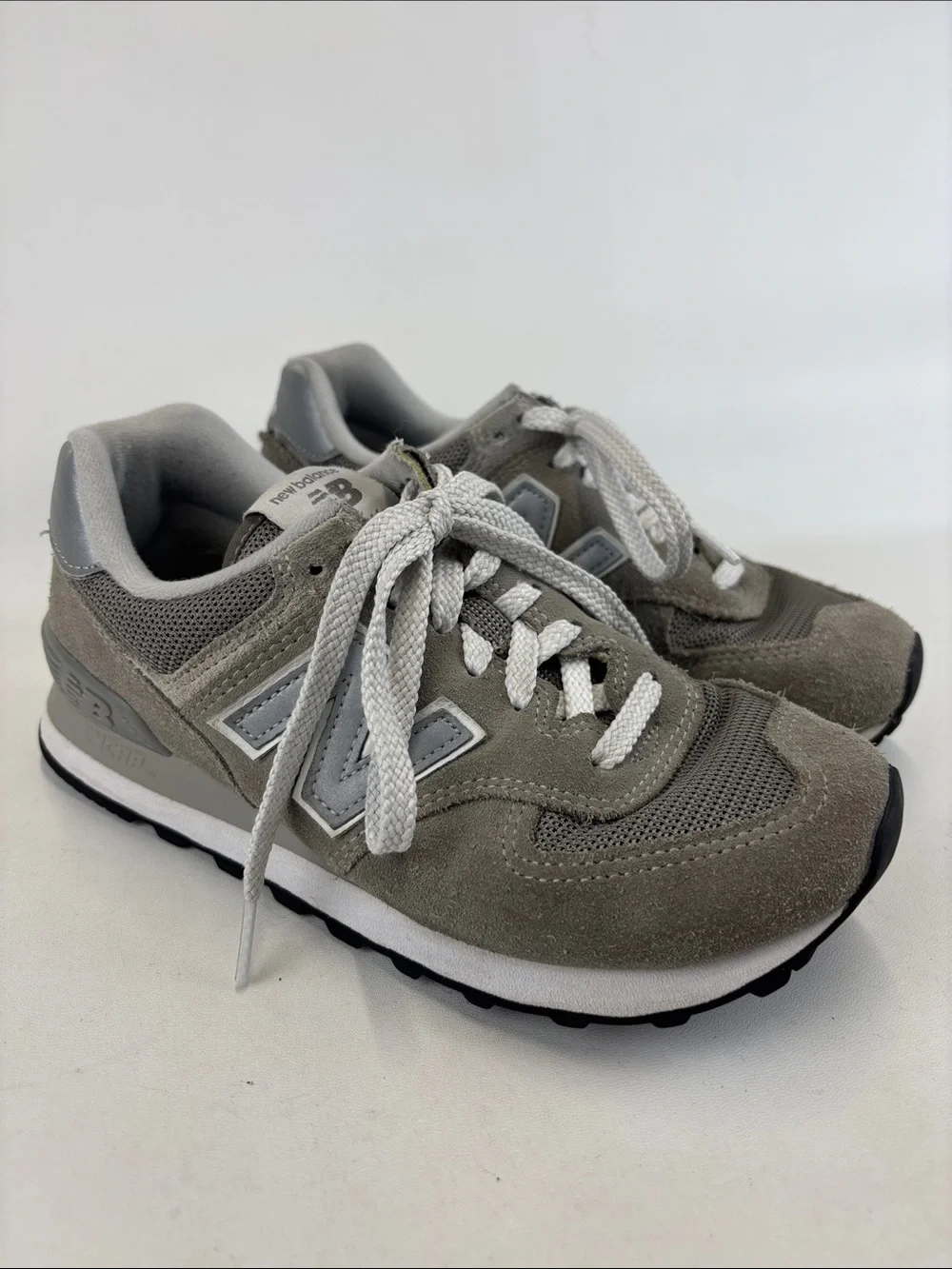 NEW BALANCE Women's Athletic Sneakers 574 Classic Gray/White Size 6.5